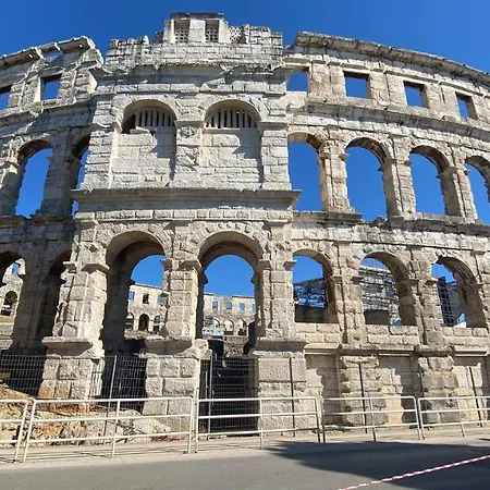 Apartment Heart Of With Free Private Parking Pula